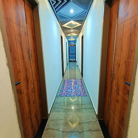 Hotel Shri Radha Rani Kripa Dham à Mathura Extérieur photo